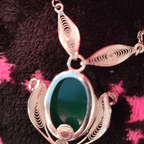 Sterling Necklace with Intricate Detail Oval Green Onyx Filigree Pendant - Picture 6 of 14